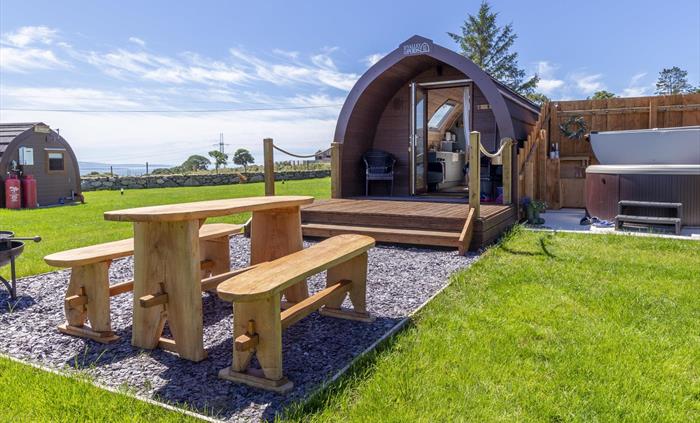 Moel Hebog Glamping Pod with Hot Tub - Sleeps 2 - 4 (2 Adults and 2 Children).